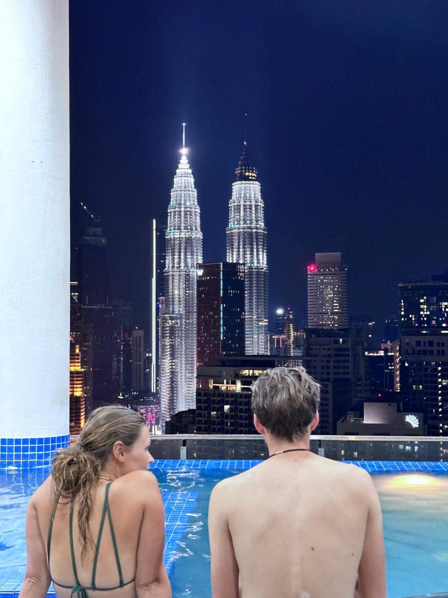 Appartamento The Luxe Infinitum Klcc By Sahara Kuala Lumpur Esterno foto