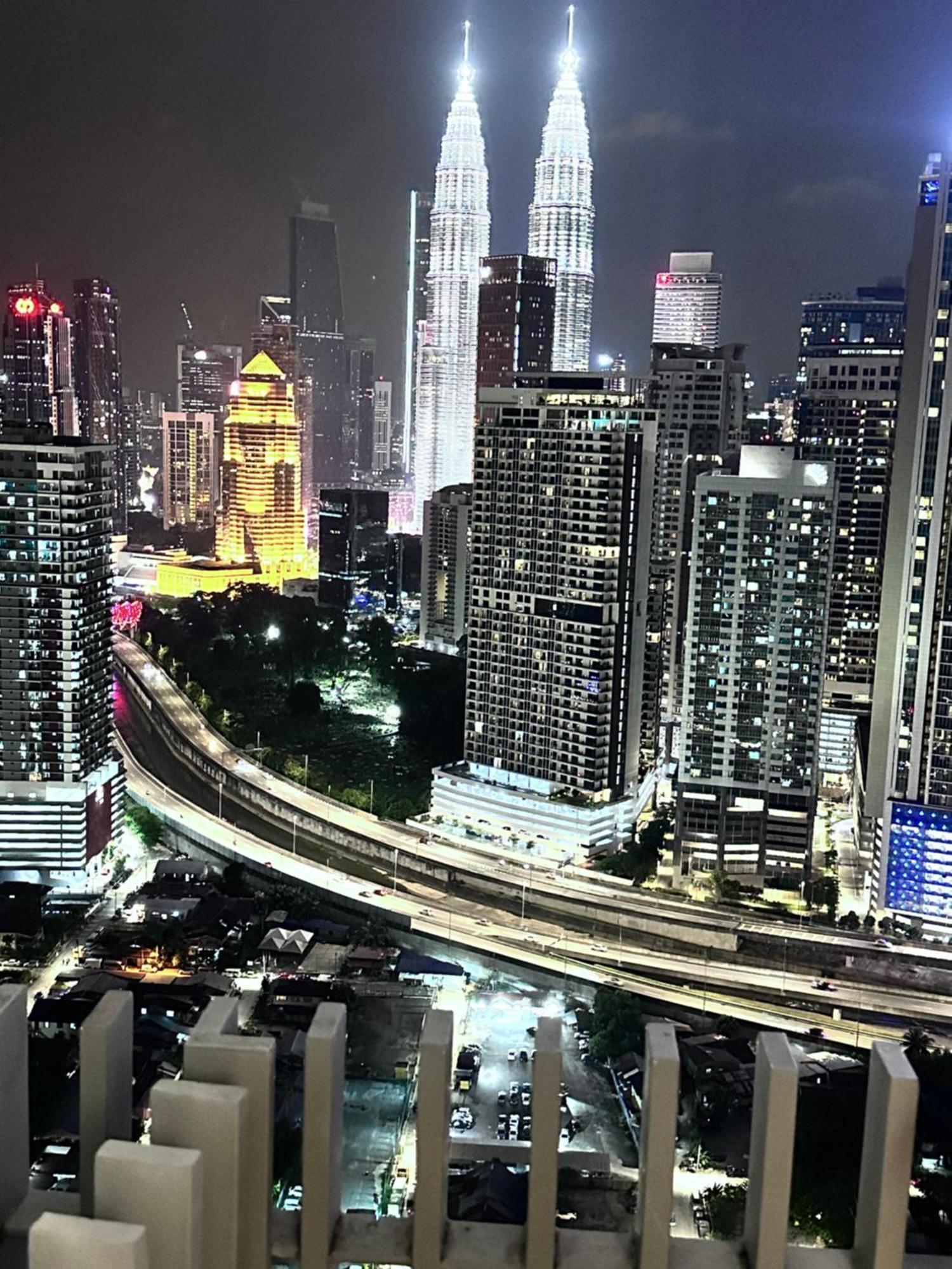 Appartamento The Luxe Infinitum Klcc By Sahara Kuala Lumpur Esterno foto